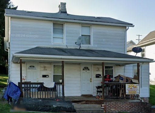 Building Photo - 141 Maple St