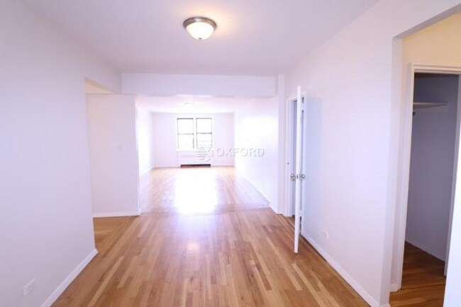 2 bedroom in Queens NY 11374 - 2 bedroom in Queens NY 11374 Condo Unit 6D