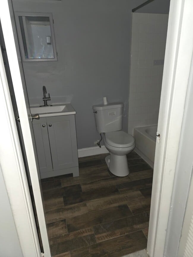 920 E 21st St Unit B1