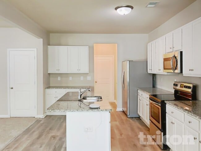 Photo - 207 Stillwood Dr