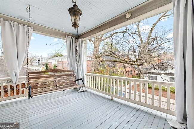 Building Photo - 114 E Maple St