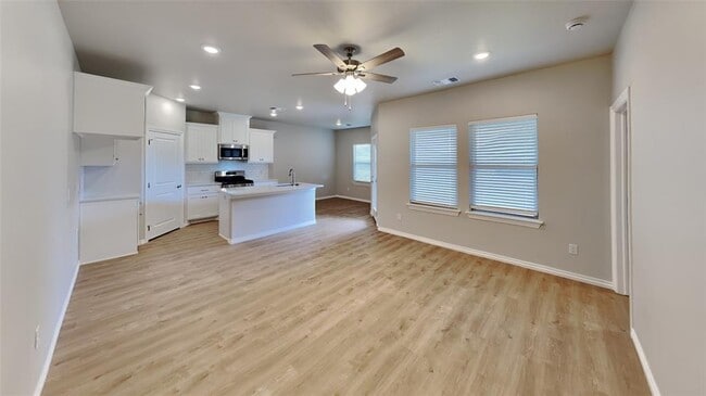 6813 Labelle Dr