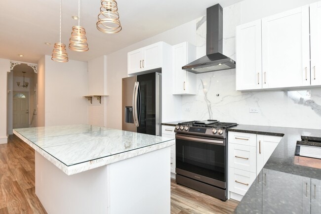 Photo - 606 59th St Unit 1