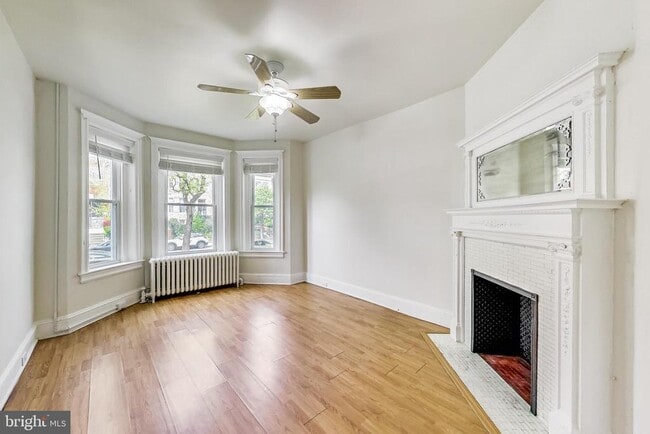 Photo - 137 R St NE