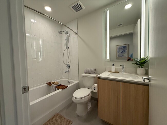 Photo - 285 NW 32nd St Unidad B2