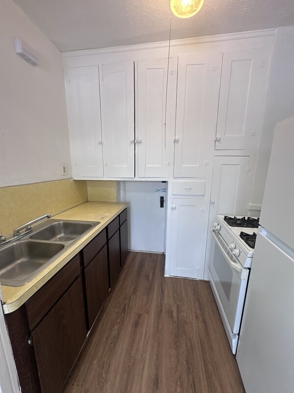 Photo - 1442 W 101st St