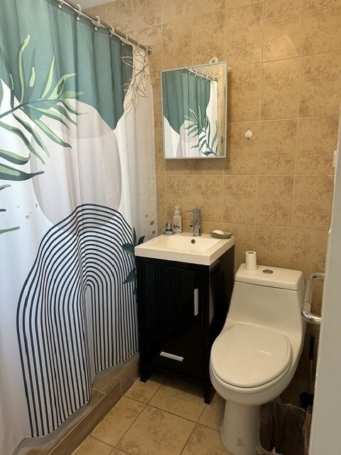 Building Photo - 200 SW 51st Pl Unit Efficiency