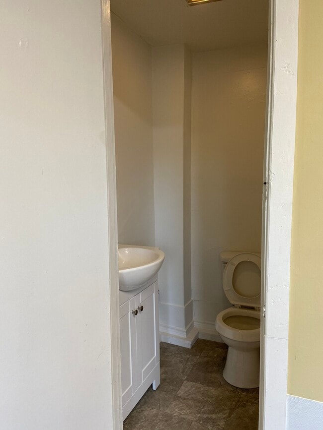 Photo - 11 LLC-80 Bailey Avenue Unidad 201