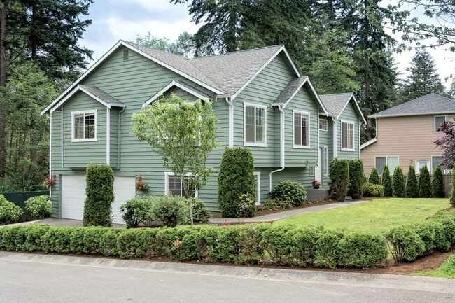 Building Photo - Large 5 Bed SPLIT-LEVEL Kenmore Home!