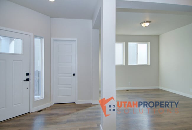 Photo - 4693 Daisy Ln