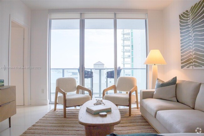 Building Photo - 1300 Brickell Bay Dr Unit 1608 Rental