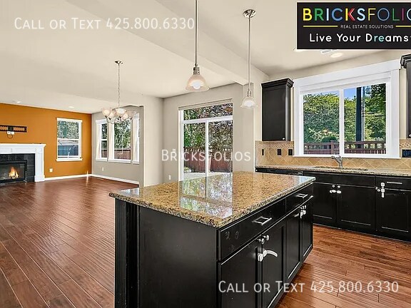 Photo - 814 Mount Baker Pl NE House