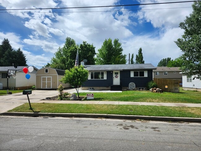 Building Photo - 686 E 300 S