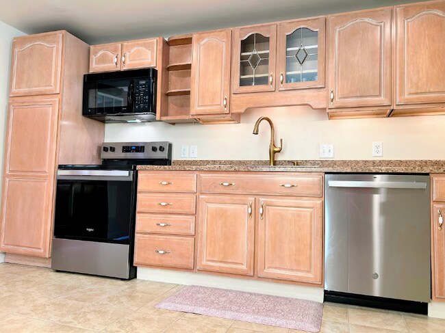 Photo - 118 W Potomac St