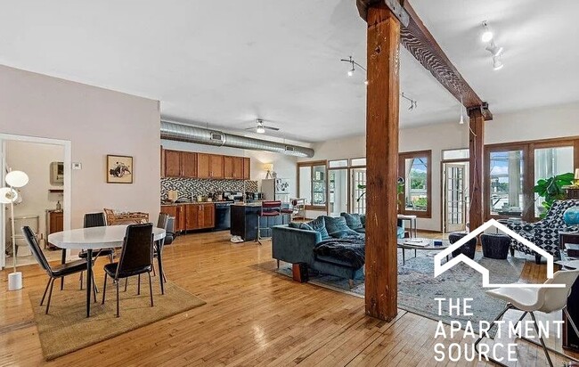 Building Photo - 2416 W North Ave Unit 3R