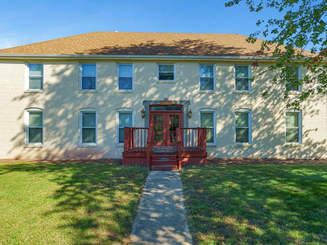 611 Building - Tracks at Seymour