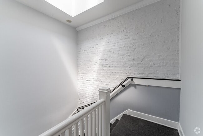 Building Photo - 4159 W Fullerton Ave Rental