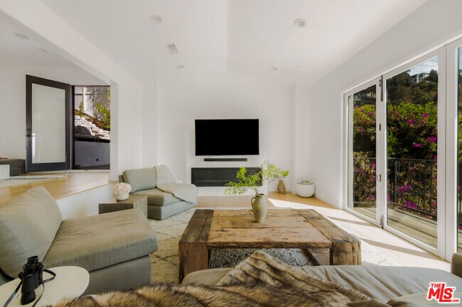 Photo - 8417 Harold Way