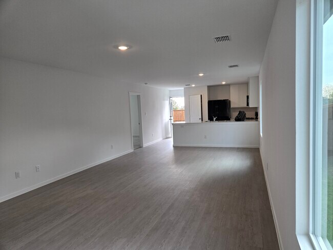 Photo - 3112 Burmese St