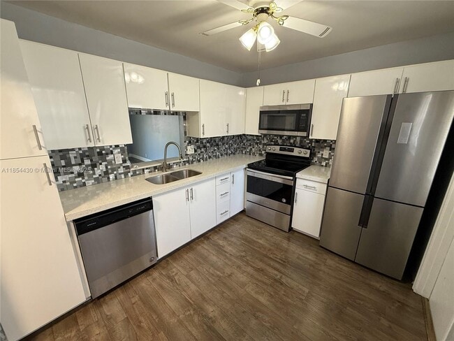 Building Photo - 232 NE 12th Ave Unit 201 Rental