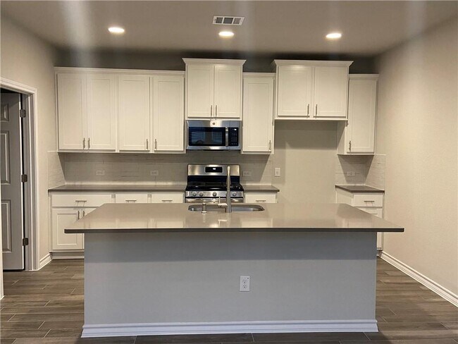 Photo - 790 Eves Necklace Dr.