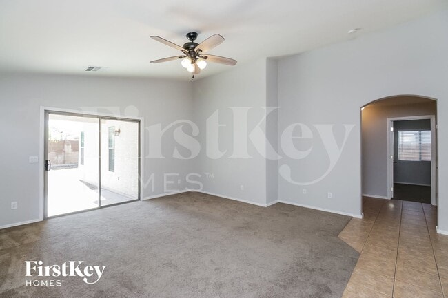 3193 W Sunshine Butte Dr