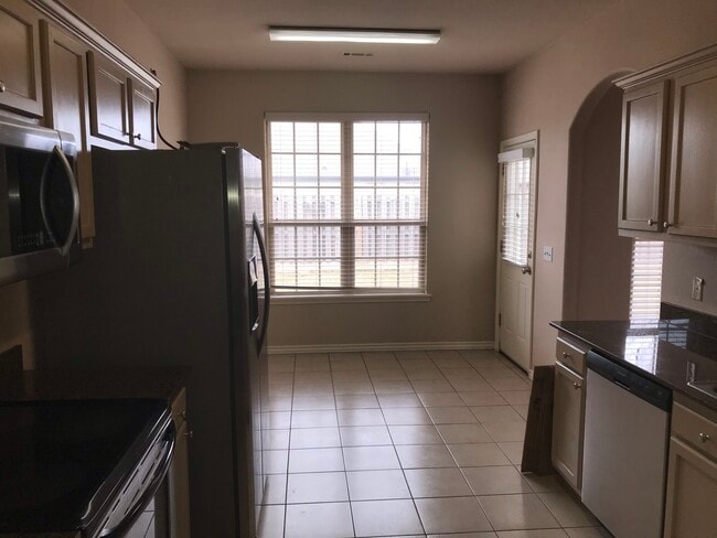 Photo - 460 Novarra Dr