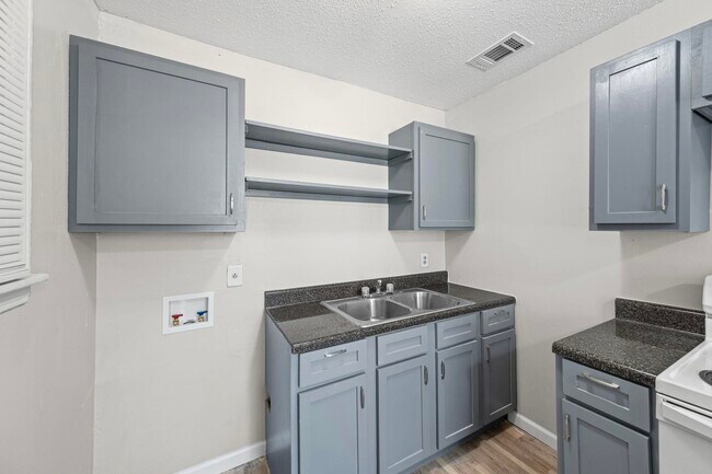 Photo - 410 Carbon Cove