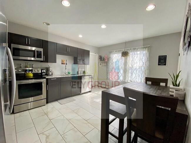 Photo - 76 Birch St Unit 3