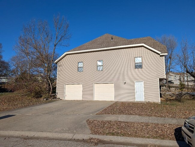 Building Photo - 6601 NW 70th St