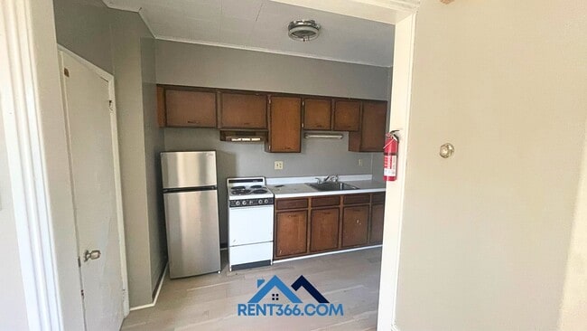 Photo - 101 N George St