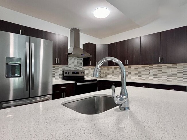 Island Kitchen w/Quartz Countertop - Keystone Lake Apartments