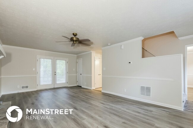 Photo - 2149 Logan Dr