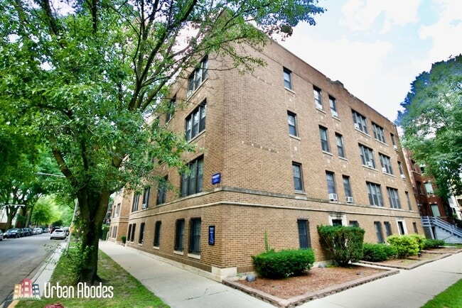 Building Photo - 3908 N Janssen Ave Unit A04C