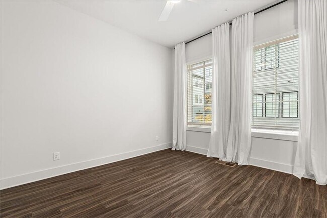 Photo - 1274 Longreen Ter NW Unit 8