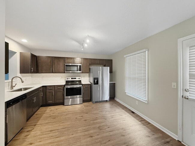 Building Photo - Town Home