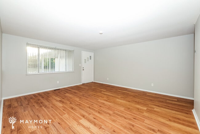 Photo - 725 Albert St