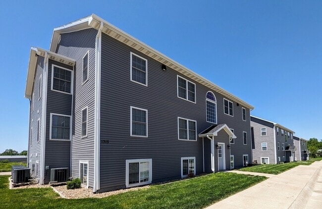 1317 B Ave W