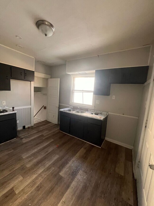 Photo - 839 E 146th St