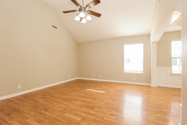 3428 Hardwood Dr