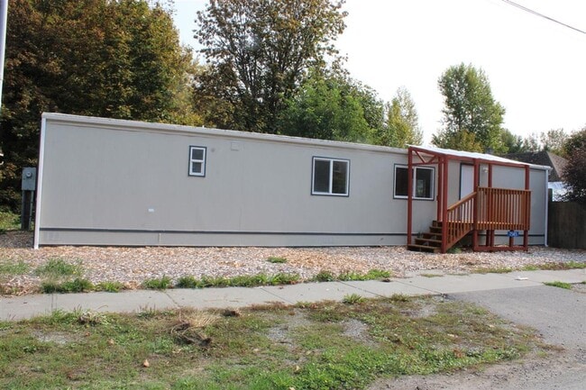Building Photo - Newly Remodeled Manufactured Home