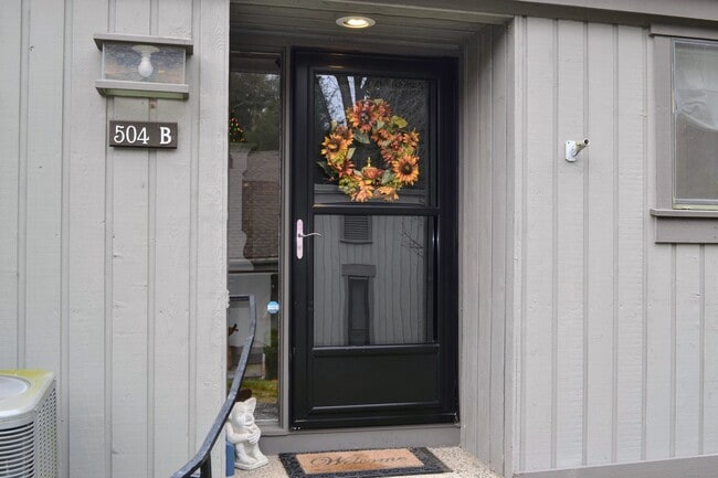 Building Photo - 504 Heritage Vlg Unit B