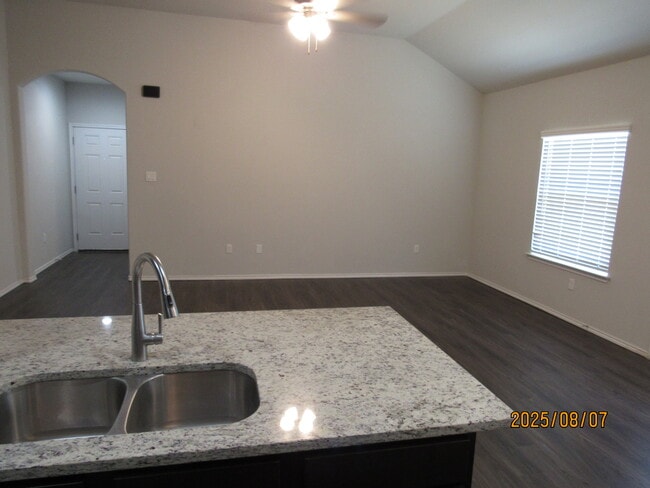 Photo - 619 Heathers Way