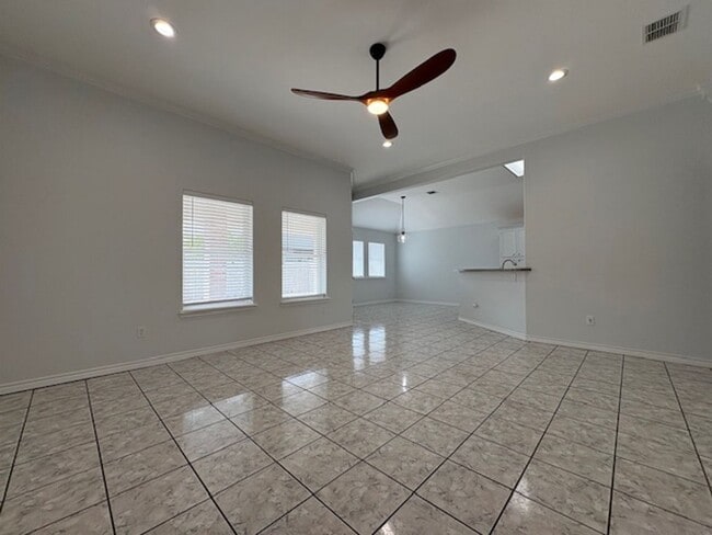 Photo - UPDATED 4BDRM HOME NEAR BEACH!