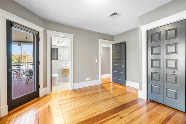 Photo - 22 Clarendon Ave Unidad 2A Rental