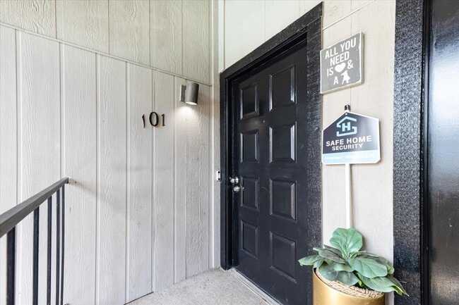 Photo - 10811 Richmond Ave. Unit 101