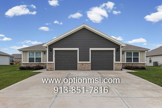Fresh 3 Bedroom, 2 Bathroom Half Duplex