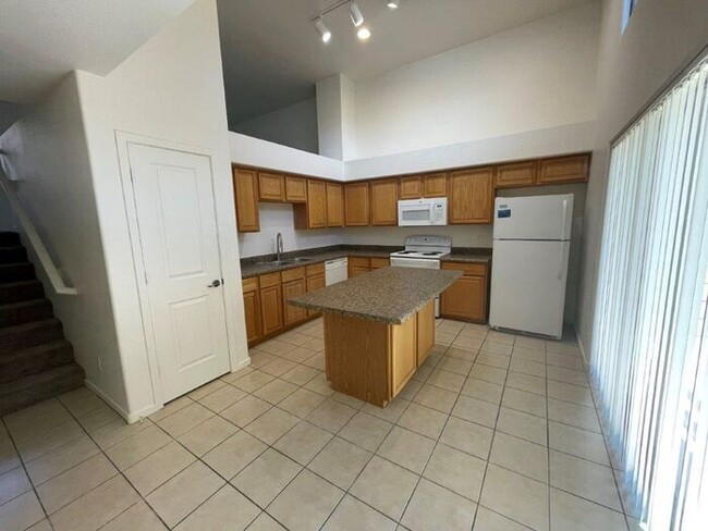 Photo - 330 S Farmer Ave