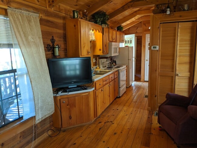 Photo - 2 Bed 1 Bath Cabin- All Utilities Included...