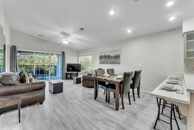 Photo - 155 W Rockford Dr Unidad ID1339980P